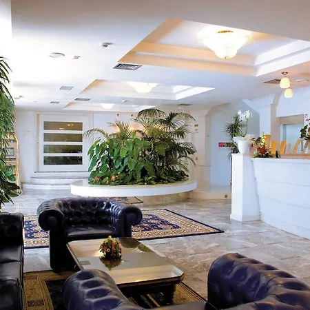 Metropolitan Family Hotel 4*