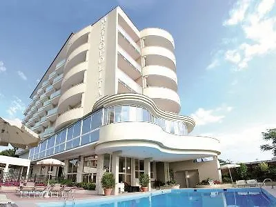 Metropolitan Family Hotel